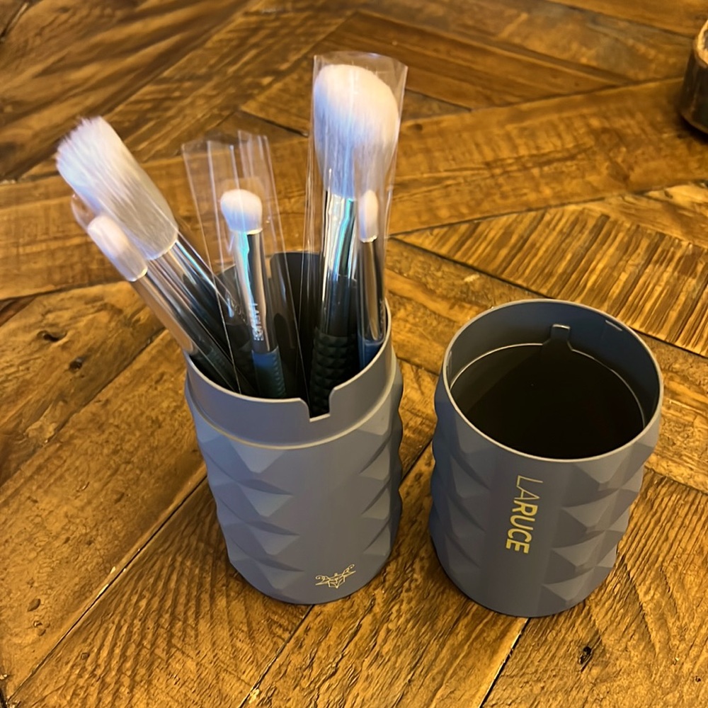 LARUCE Brushes *Brand New* Never used
